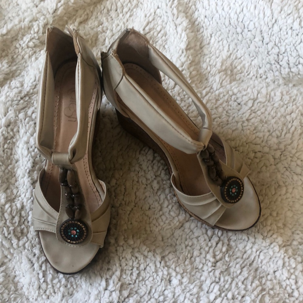 Refresh beaded wedge heelsWomens size 9